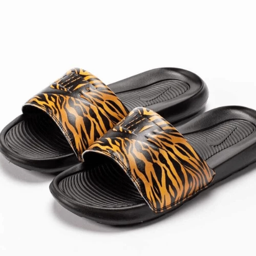 Claquettes Victori One Nike