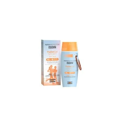 Une bouteille de Fotoprotector Fusion Gel Sport SPF 50 d'Isdin, avec un fond de plage ensoleillée, symbolisant une protection solaire efficace pour le visage et le corps, adaptée aux enfants, aux bébés et aux adultes.