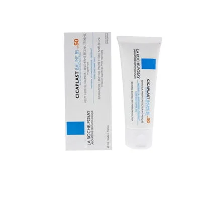 Tube de La Roche-Posay Cicaplast Baume B5 SPF50, crème solaire pour enfants, bébés et adultes, offrant une protection UV pour le visage et le corps.