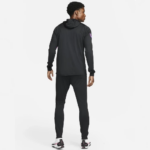 Dynamisme et confort : Le survêtement officiel du FC Barcelone par Nike