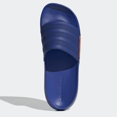 Alliance de Style et de Technologie: Les Claquettes Racer TR Adidas Redéfinissent le Confort Vue aérienne des différentes options de couleur disponibles pour la claquette