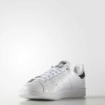 Découvrez l'histoire iconique des Stan Smith