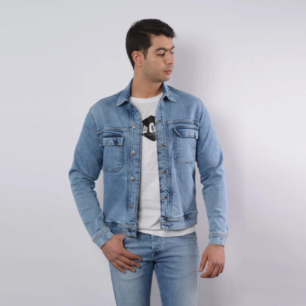 Logo Lee Cooper sur le blouson denim